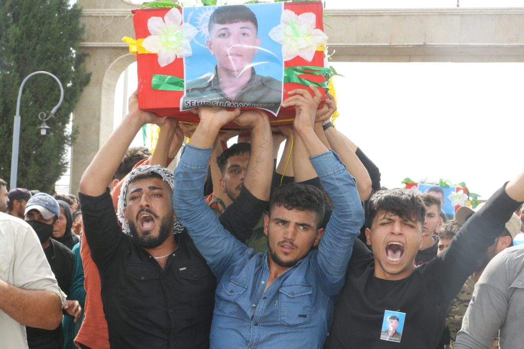 Gelê Rojava Şehîdên Xwe Oxirkirin - Federasyona Gaziyên Bakur û ...